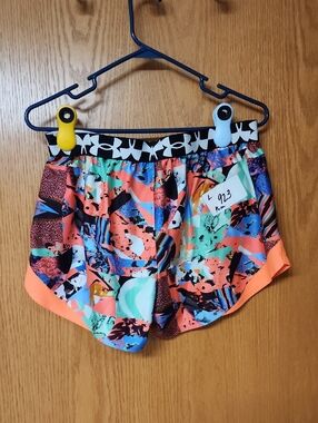 Under Armour Women’s Multicolor Abstract Athletic Shorts  L number 923